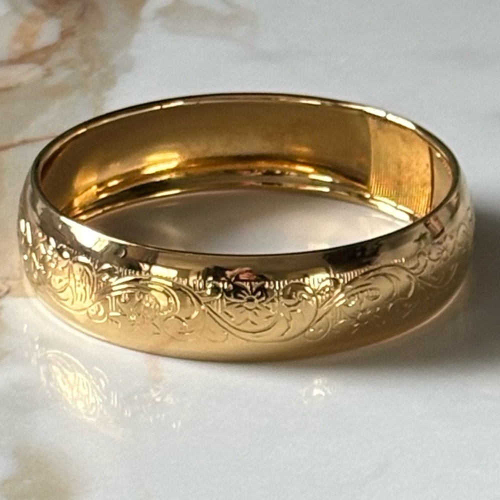 Vintage 90s Wide Gold Embossed Floral Scroll Bangle Bracelet | Statement Retro - Picture 5 of 11